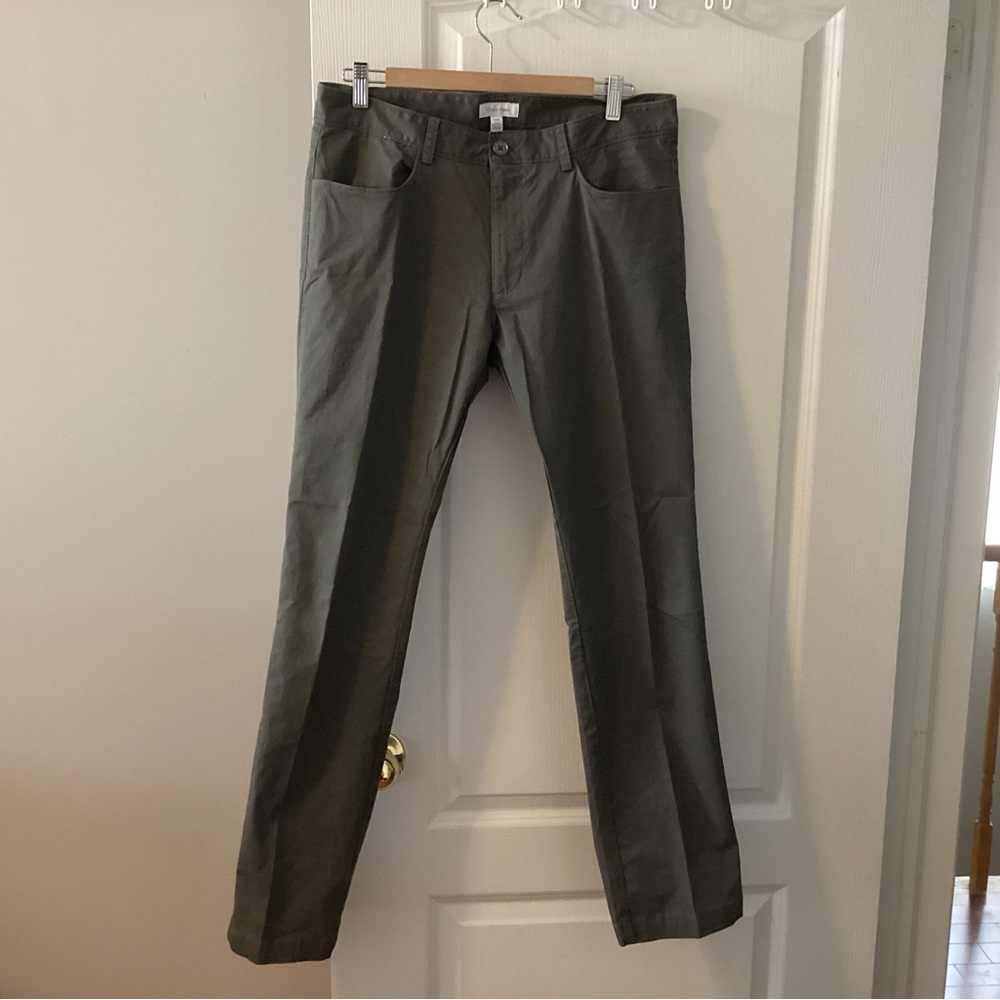 Calvin Klein Men's Khaki Pants.  B9